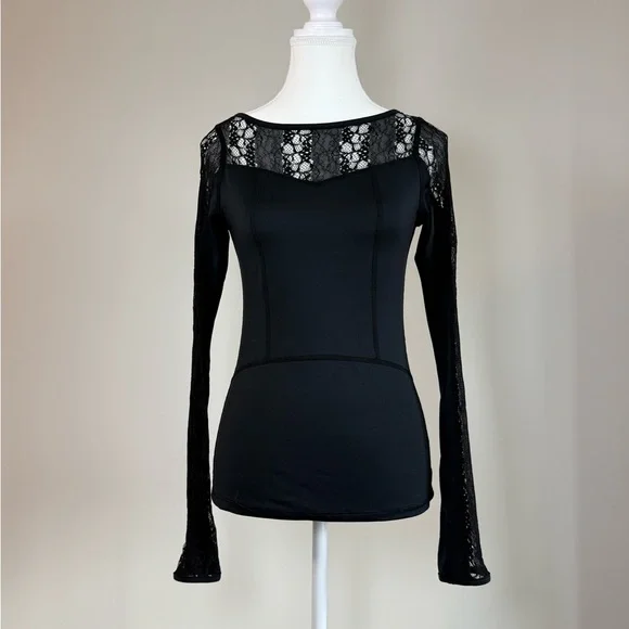 Elegant Black Lace Women Top - Picture 2 of 4